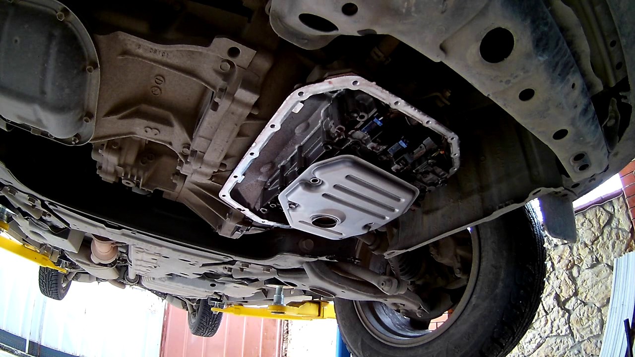 Как самостоятельно заменить масло в двигателе Тойота Рав 4: пошаговая инструкция